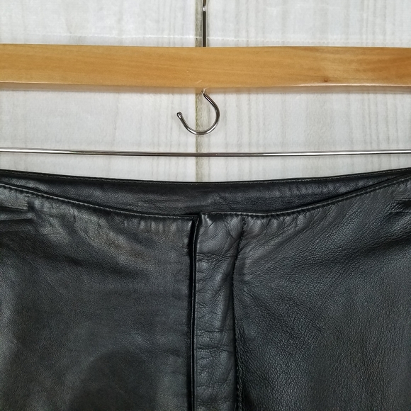 Wilsons Leather Pelle Studio Black Leather Shorts Mid Rise Waist - Picture 3 of 7